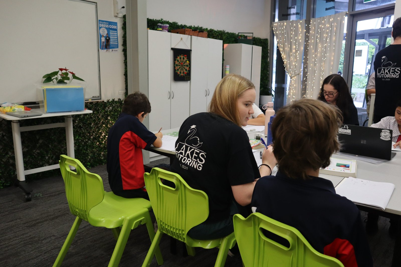 Weekly Sessions & Feedback illustration